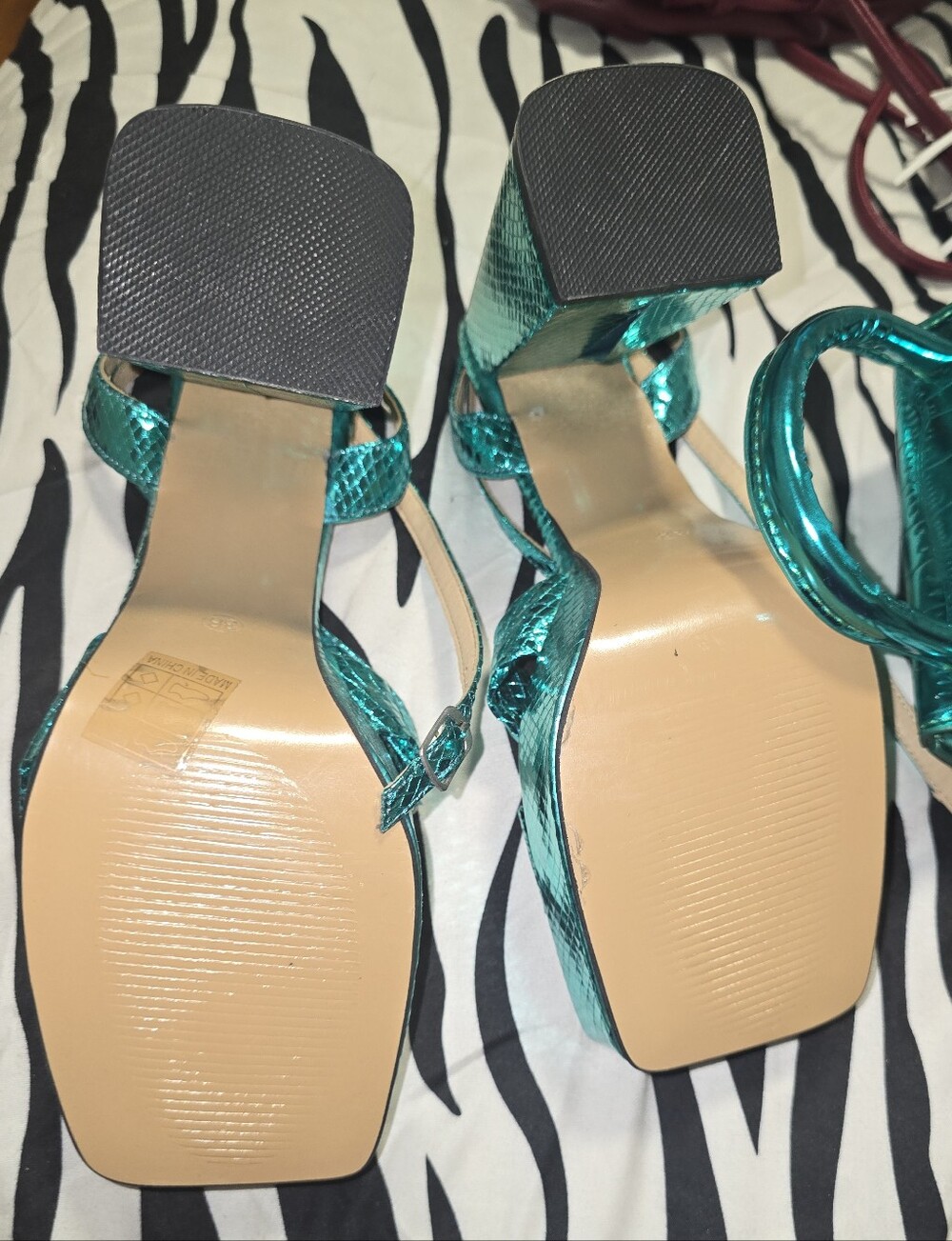 Metallic Teal Women’s Mini Handbag and Heels Set - Picture 6 of 10